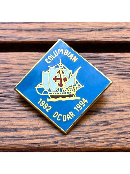 Daughters of the American Revolution Jewelry - Daughters of the American Revolution DAR Gold Tone Blue Enamel Pin Brooch DC VTG